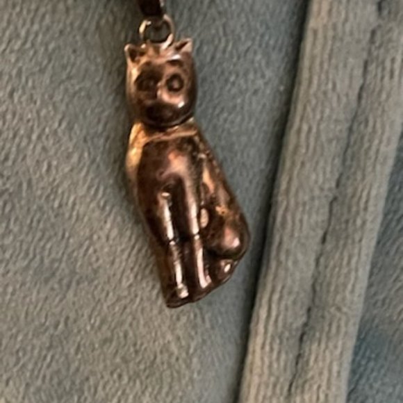 Random Necklace Pendants Giraffe, Heart, Onck, Cat - Picture 2 of 5